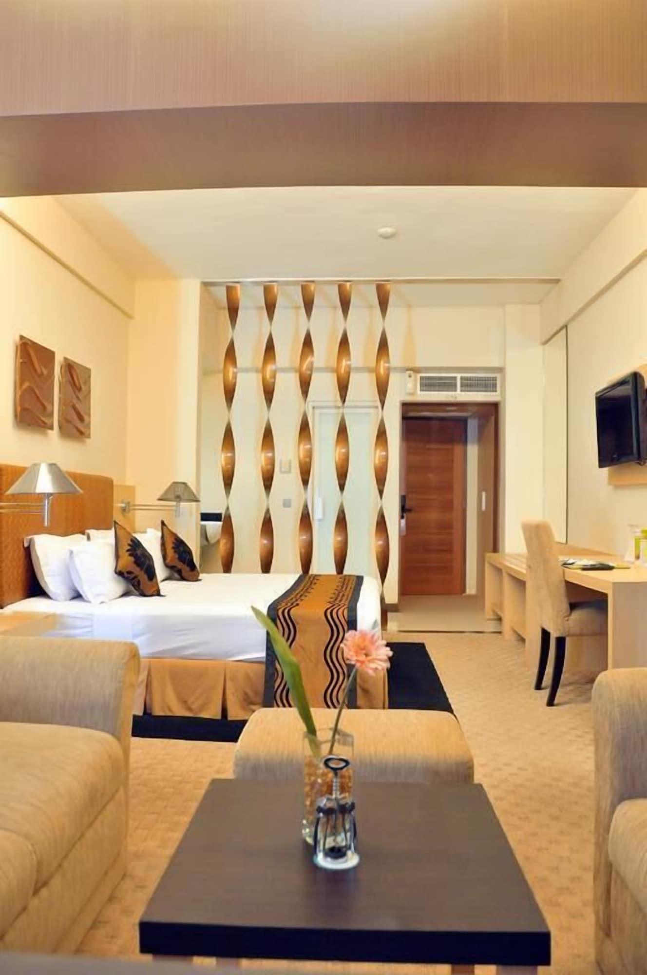 מאלאנג Lux Tychi Hotel מראה חיצוני תמונה