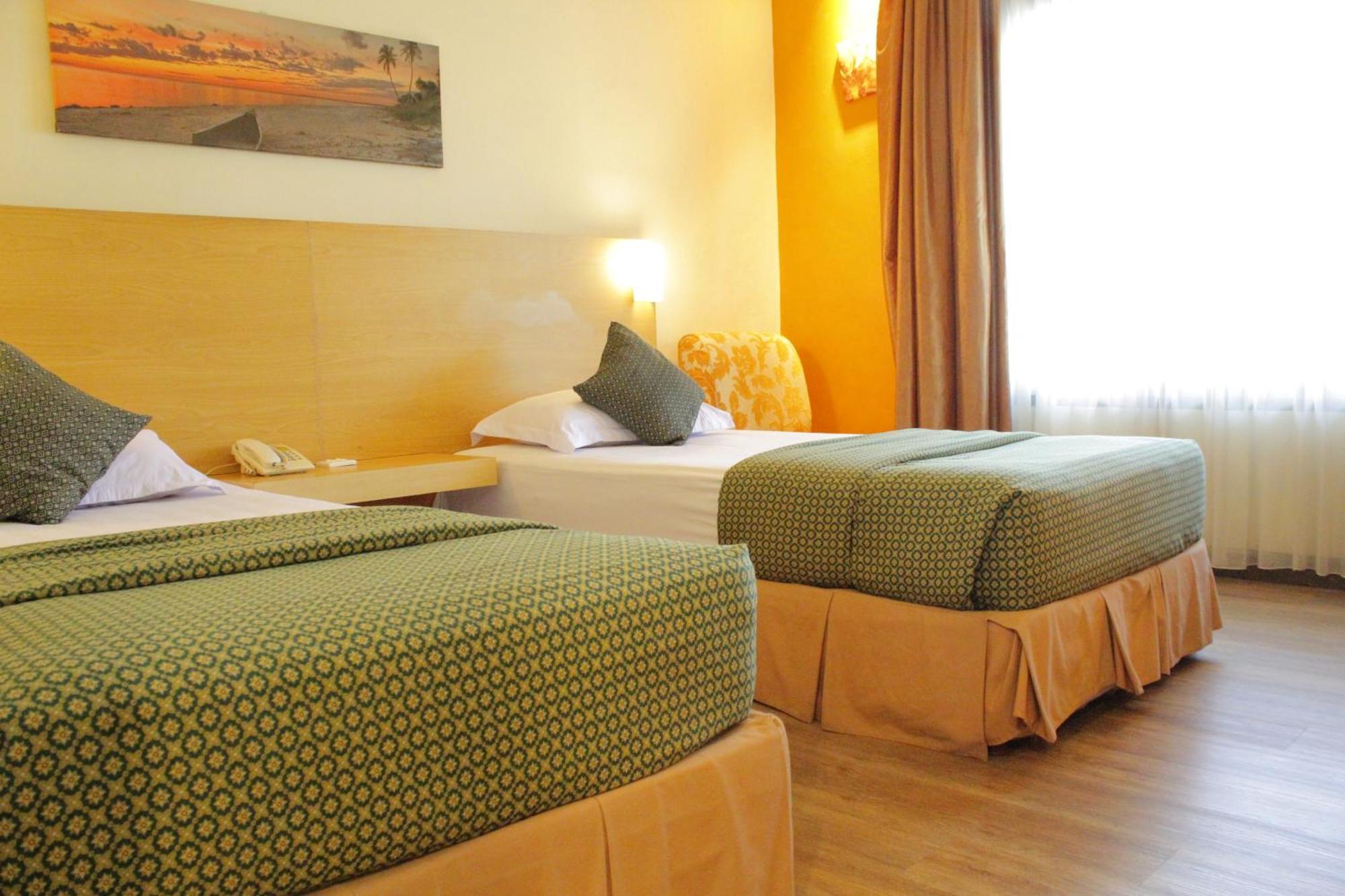 מאלאנג Lux Tychi Hotel מראה חיצוני תמונה
