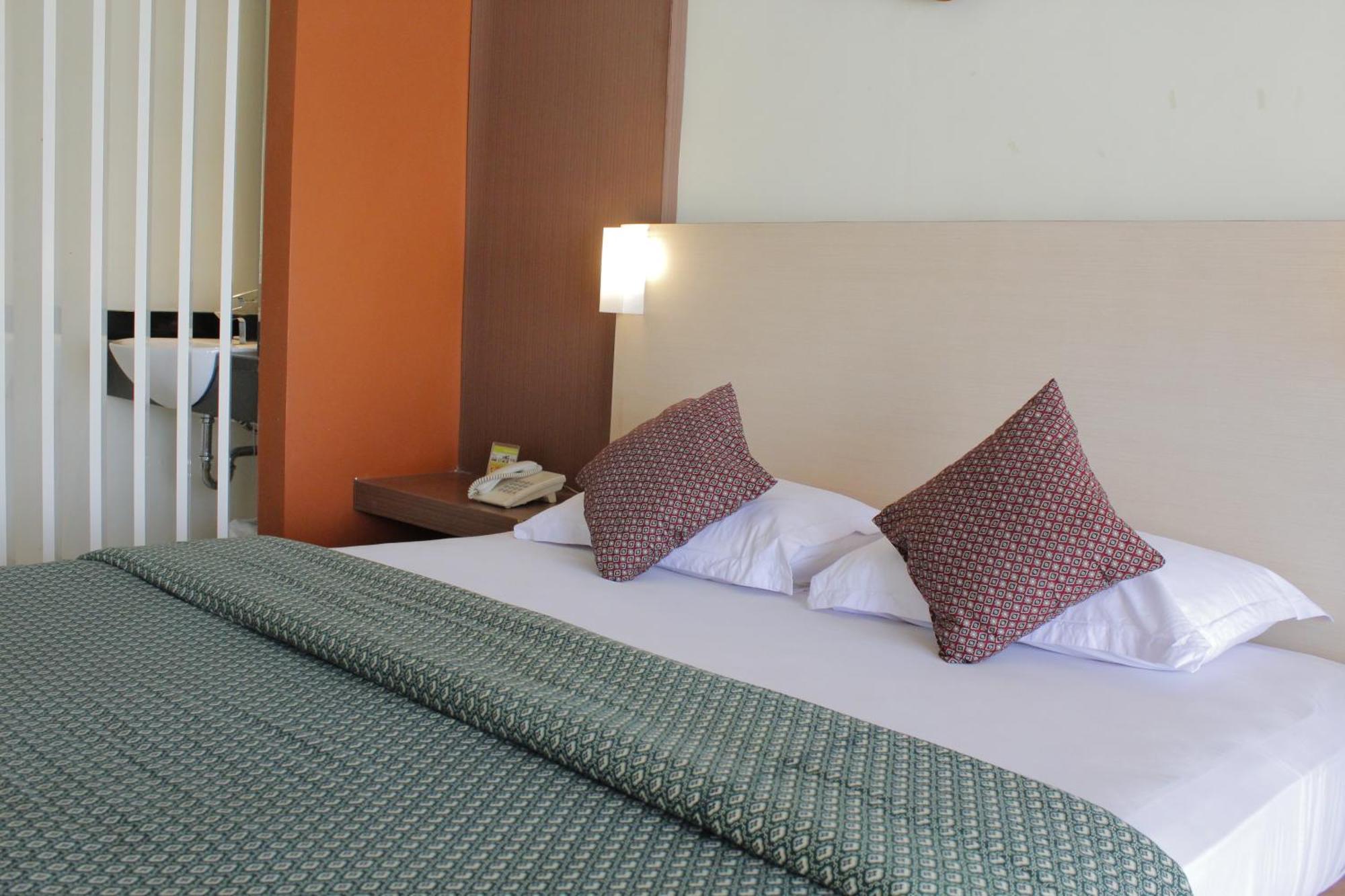 מאלאנג Lux Tychi Hotel מראה חיצוני תמונה
