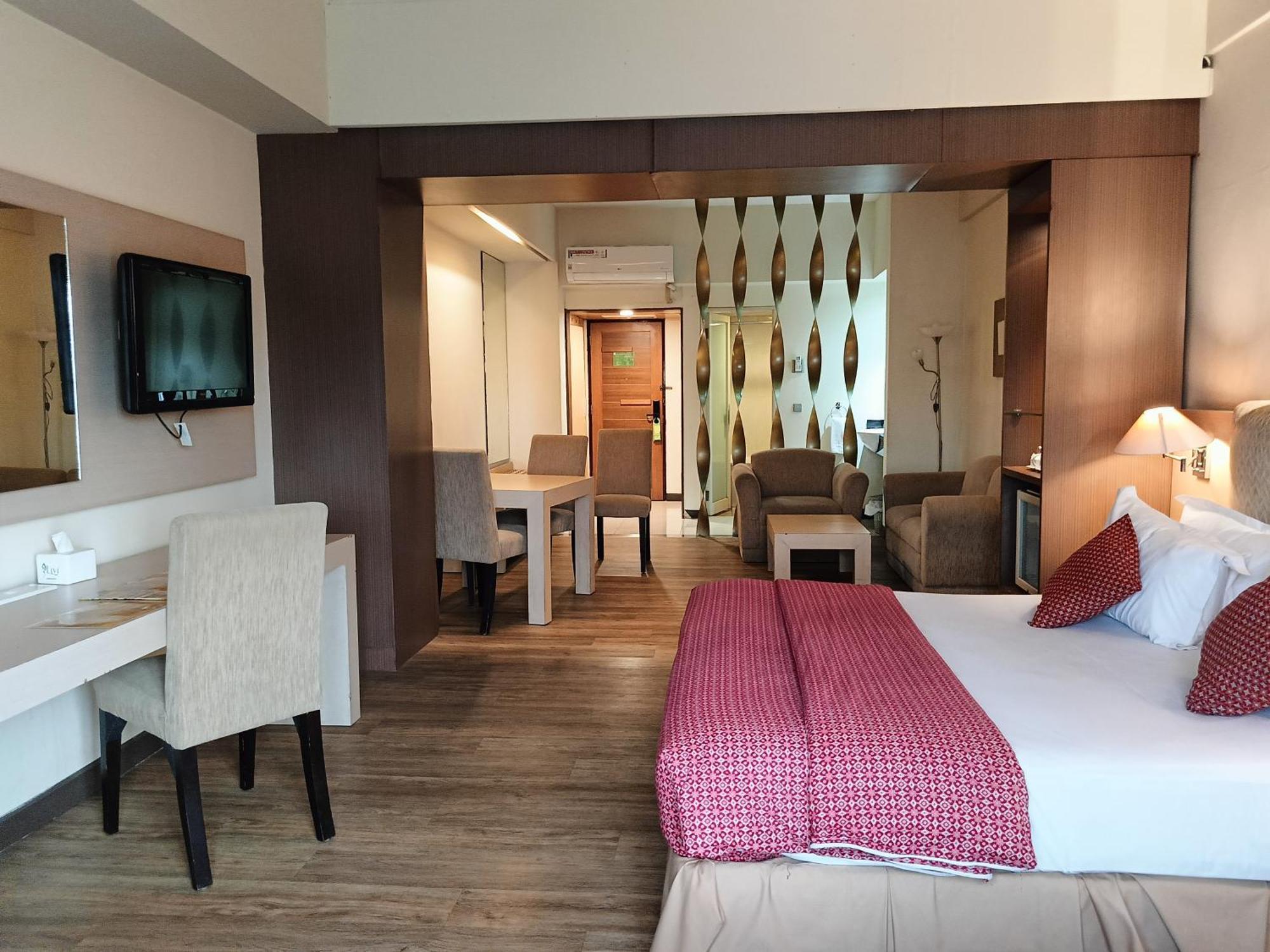 מאלאנג Lux Tychi Hotel מראה חיצוני תמונה