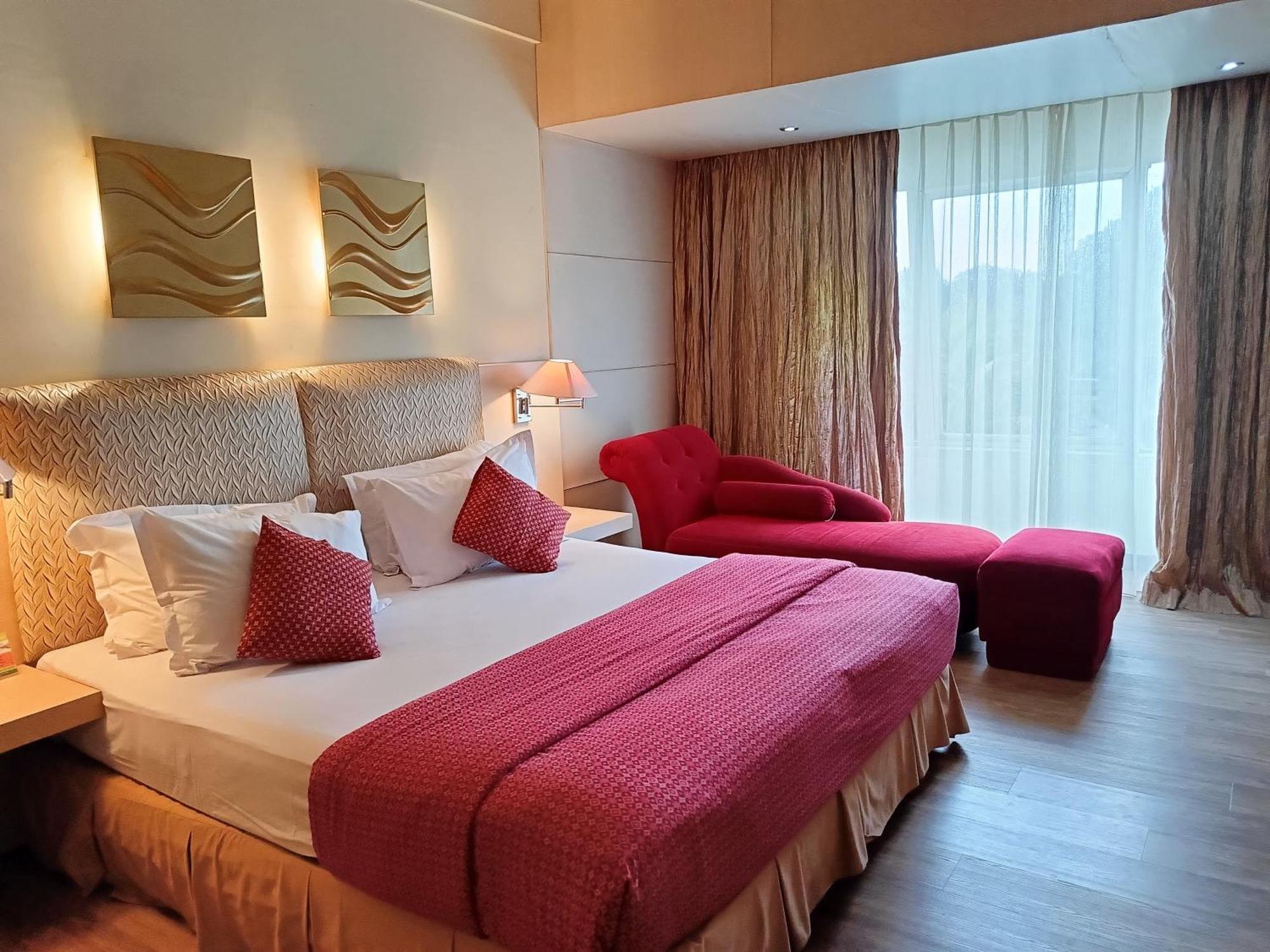 מאלאנג Lux Tychi Hotel מראה חיצוני תמונה