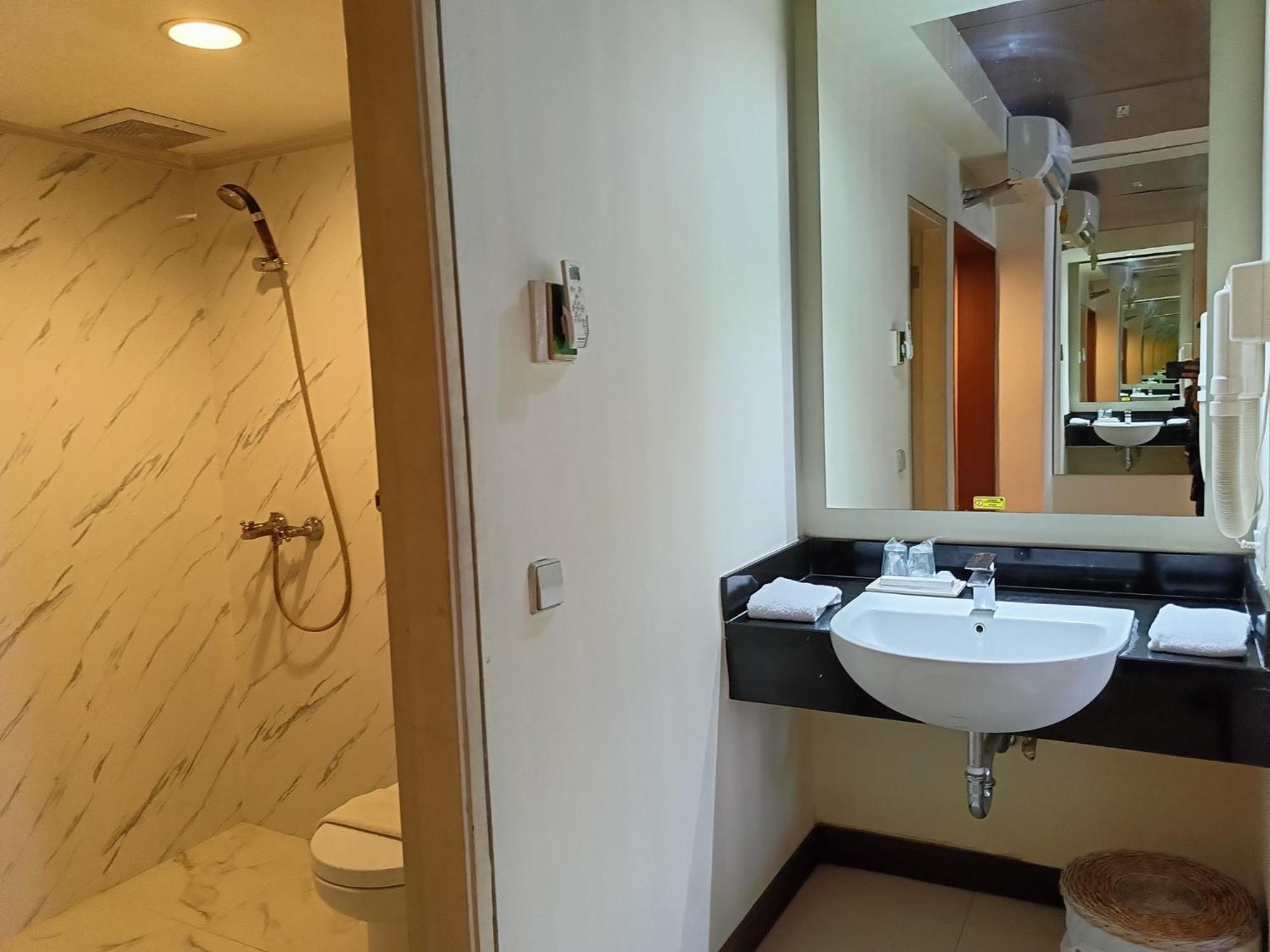 מאלאנג Lux Tychi Hotel מראה חיצוני תמונה